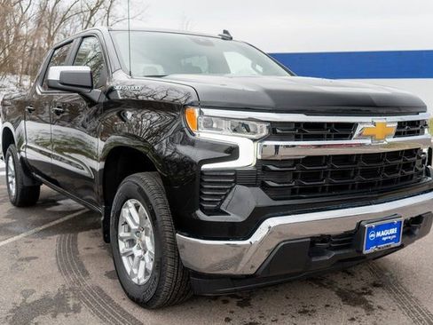 Used 2024 Chevrolet Silverado 1500 LT AWD/4WD image 4