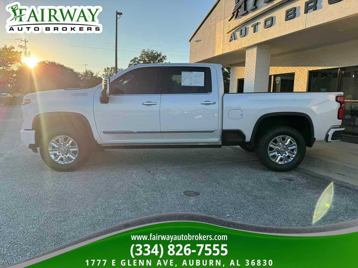 Used 2025 Chevrolet Silverado 2500 High Country w/ Technology Package AWD/4WD image 9