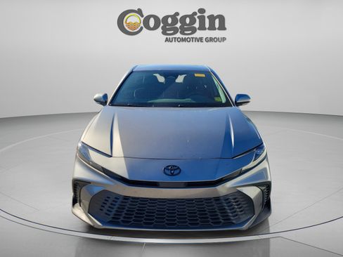 Used 2025 Toyota Camry SE image 10