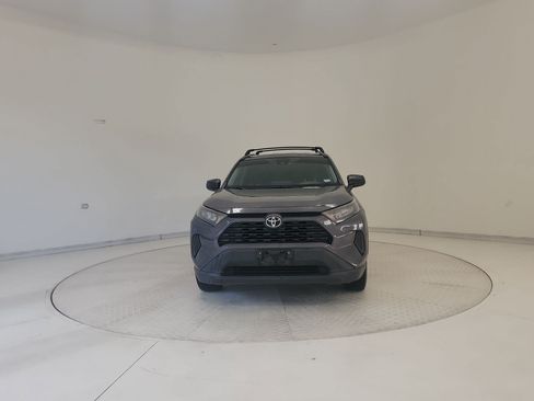 Used 2020 Toyota RAV4 LE FWD image 4
