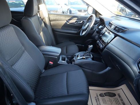 Used 2018 Nissan Rogue SV w/ Premium Package image 17