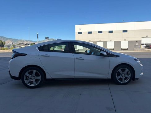 Used 2017 Chevrolet Volt LT FWD image 5
