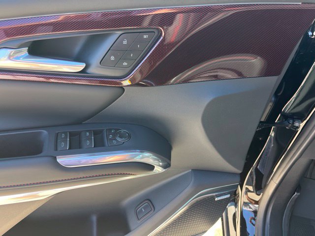 New 2027 Chevrolet Traverse RS w/ LPO, Floor Liner Package FWD image 16