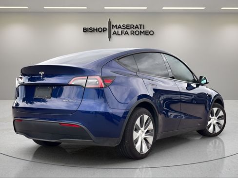 Used 2022 Tesla Model Y Long Range AWD/4WD image 5