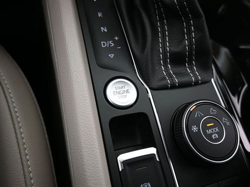 Used 2023 Volkswagen Atlas SEL R-Line image 31