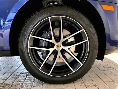 Used 2025 Porsche Macan image 14