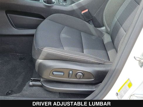 Used 2022 GMC Terrain SLE w/ Driver Convenience Package image 16