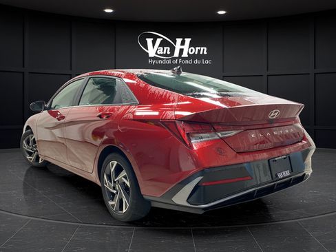 Used 2024 Hyundai Elantra SEL w/ Convenience Package FWD image 5
