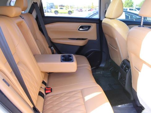 Used 2021 Nissan Rogue Platinum image 24