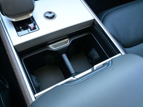 Used 2025 Land Rover Range Rover Long Wheelbase Autobiography image 29