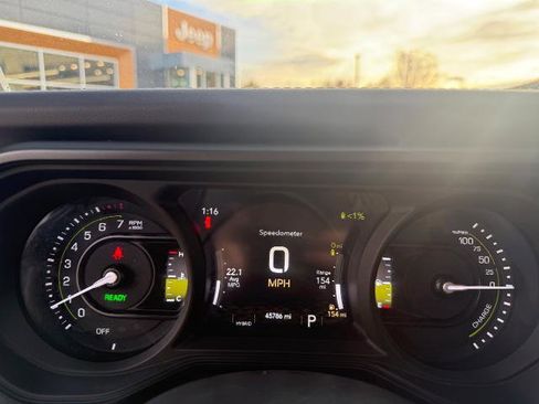 Used 2024 Jeep Wrangler Unlimited Sahara AWD/4WD image 13