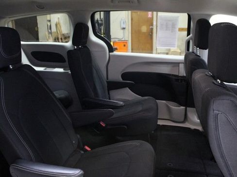 Used 2023 Chrysler Voyager LX FWD image 11