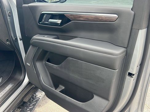 Used 2025 Chevrolet Tahoe Z71 w/ Z71 Off-Road Package AWD/4WD image 16