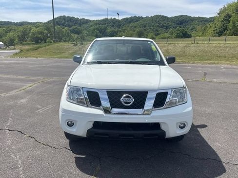 Used 2017 Nissan Frontier SV AWD/4WD image 3