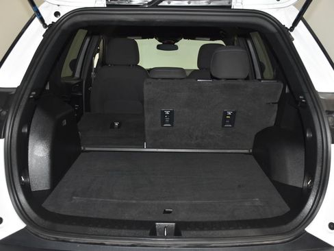 Used 2025 Chevrolet Equinox LT FWD image 23