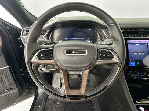Used 2023 Jeep Grand Cherokee L Summit w/ Luxury Tech Group V AWD/4WD image 11