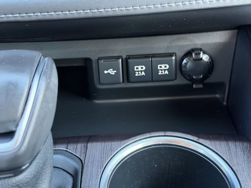 Used 2021 Toyota Highlander Platinum FWD image 24