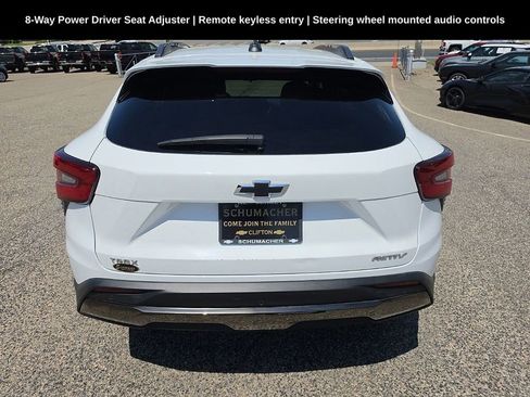 Used 2024 Chevrolet Trax ACTIV w/ Sunroof Package FWD image 4