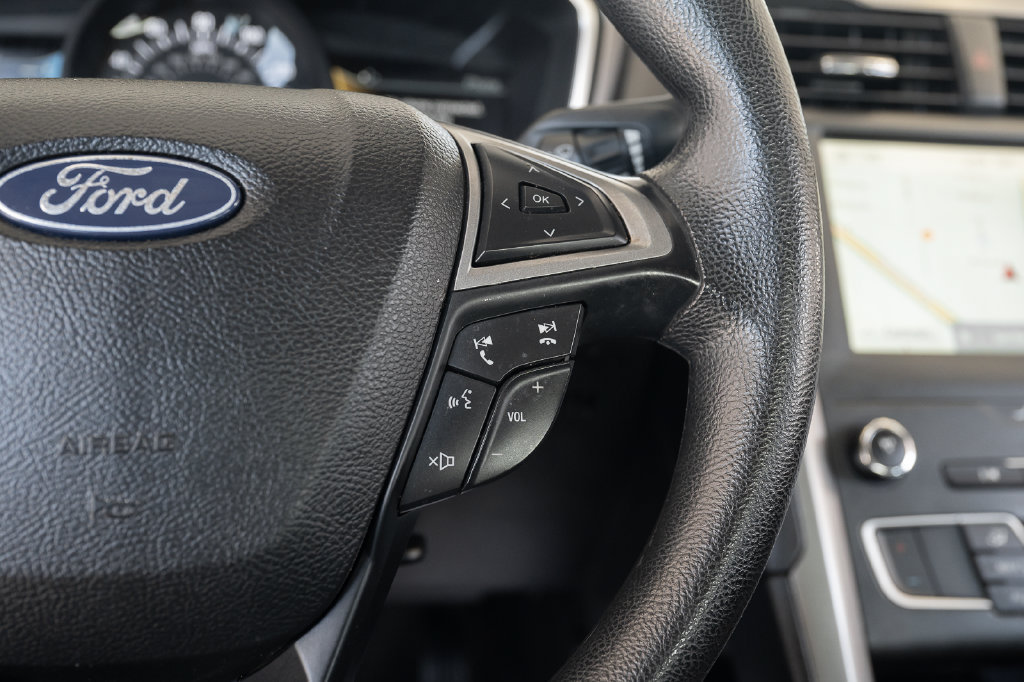 Used 2020 Ford Fusion SE FWD image 26