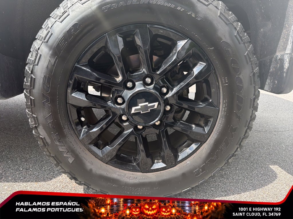 Used 2025 Chevrolet Silverado 2500 LTZ w/ LTZ Premium Package AWD/4WD image 12