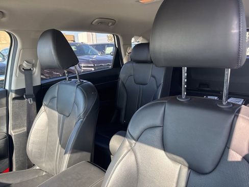 Used 2024 Kia Sorento S image 8