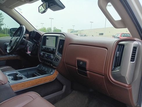 Used 2015 Chevrolet Silverado 1500 High Country w/ High Country Premium Package AWD/4WD image 15