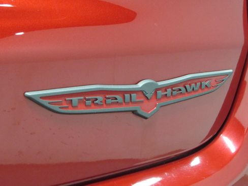 Used 2025 Jeep Compass Trailhawk AWD/4WD image 34