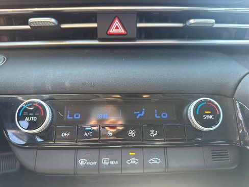 Used 2025 Hyundai Elantra Hybrid FWD image 20