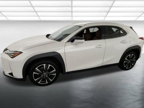 Used 2021 Lexus UX 200 w/ Accessory Package (Z2) FWD image 3