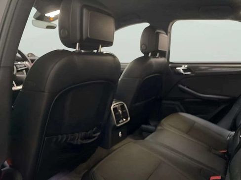 Used 2023 Porsche Macan AWD/4WD image 30