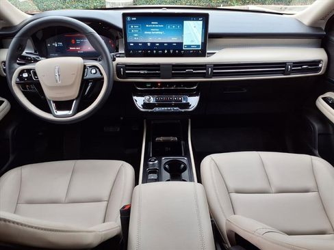 Used 2025 Lincoln Corsair FWD image 8