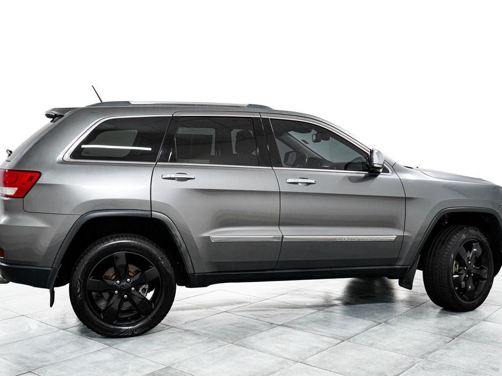 Used 2013 Jeep Grand Cherokee Overland w/ Advance Technology Group AWD/4WD image 7