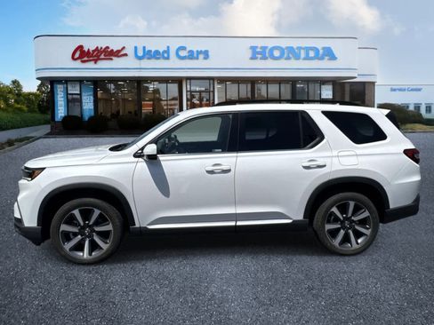 Used 2024 Honda Pilot Touring image 2