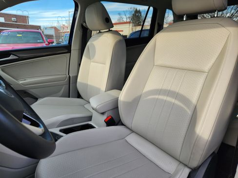 Certified 2022 Volkswagen Tiguan SE w/ Panoramic Sunroof Package image 7