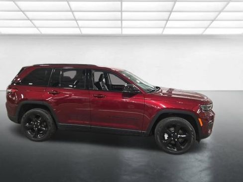 Used 2023 Jeep Grand Cherokee Limited w/ Luxury Tech Group II image 3
