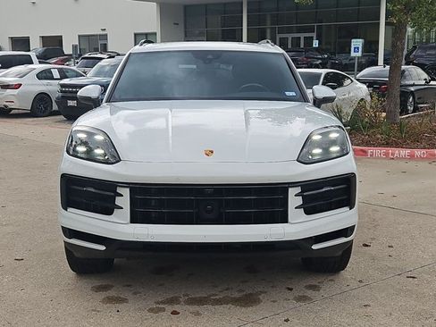 Used 2024 Porsche Cayenne AWD/4WD image 2