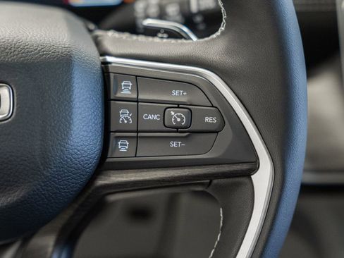 New 2025 Jeep Grand Cherokee L Limited w/ Luxury Tech Group II image 28