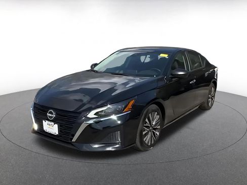 Used 2025 Nissan Altima 2.5 SV image 7