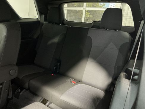 Used 2023 Chevrolet Traverse LT FWD image 25