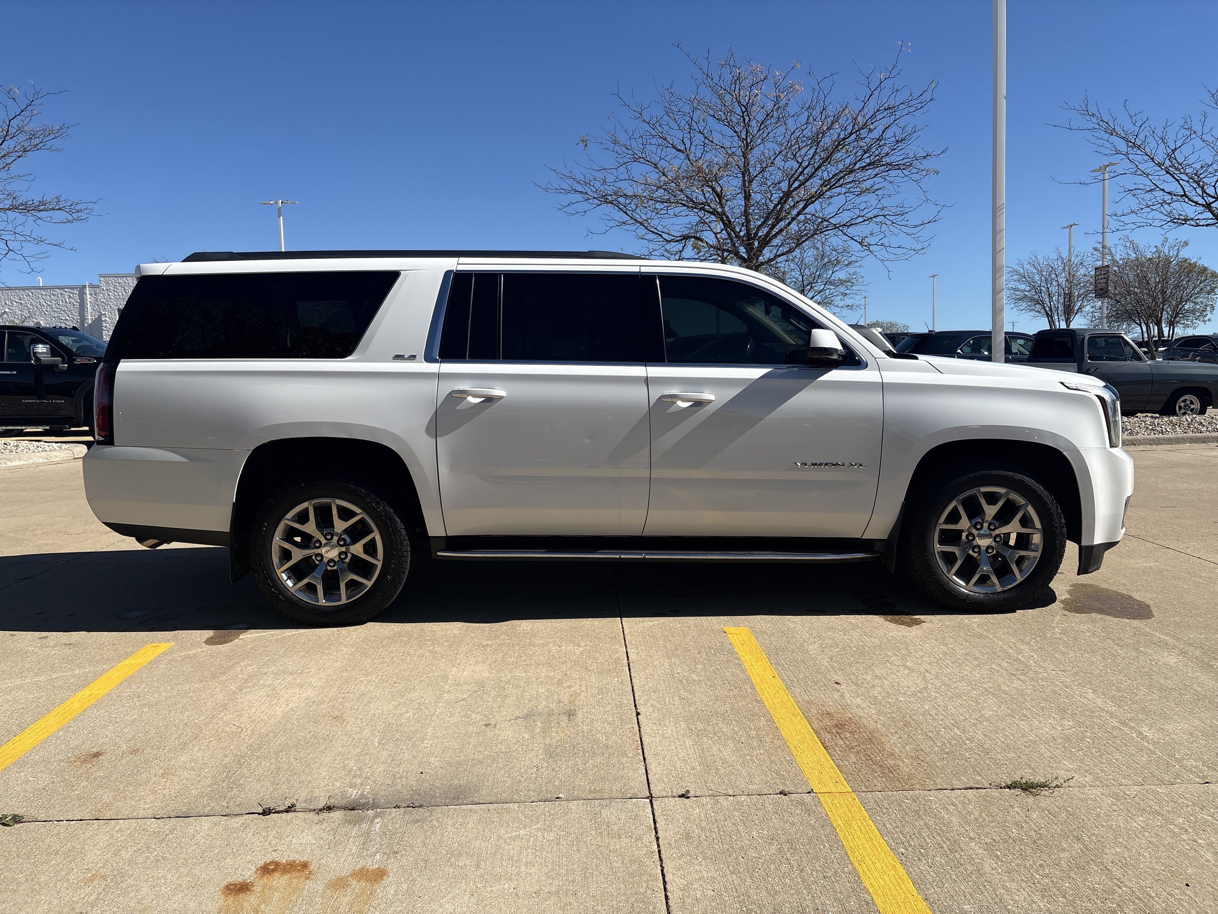 Used 2017 GMC Yukon XL SLE AWD/4WD image 10