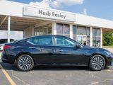 Used 2024 Nissan Altima 2.5 SV image 2