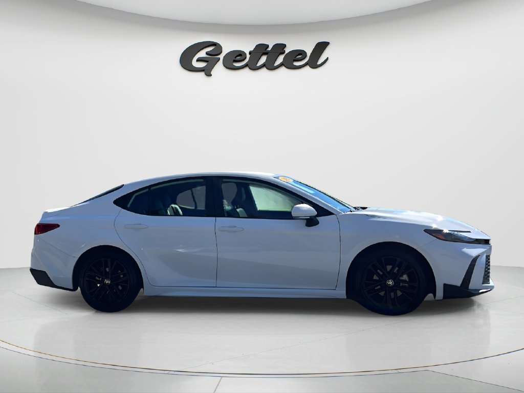 Used 2025 Toyota Camry SE FWD image 4