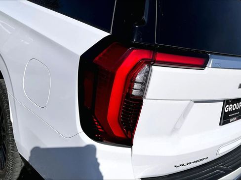 Used 2025 GMC Yukon XL Denali w/ Sun & Power Step Package image 29