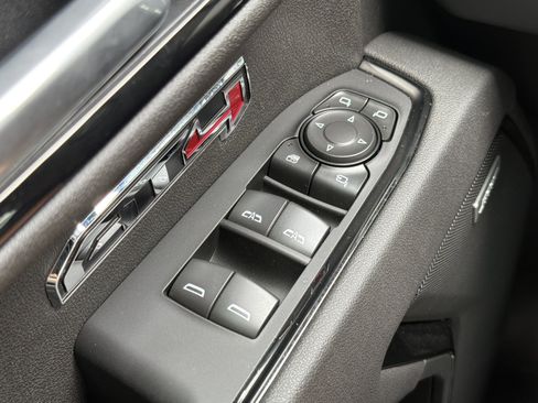 Used 2026 GMC Sierra 1500 AT4 w/ Technology Package AWD/4WD image 18