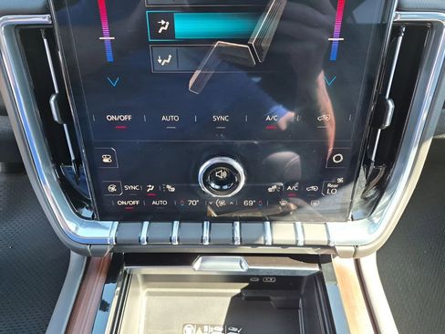 Used 2025 GMC Yukon XL Denali image 40