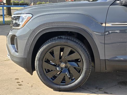 New 2026 Volkswagen Atlas Cross Sport SE image 5