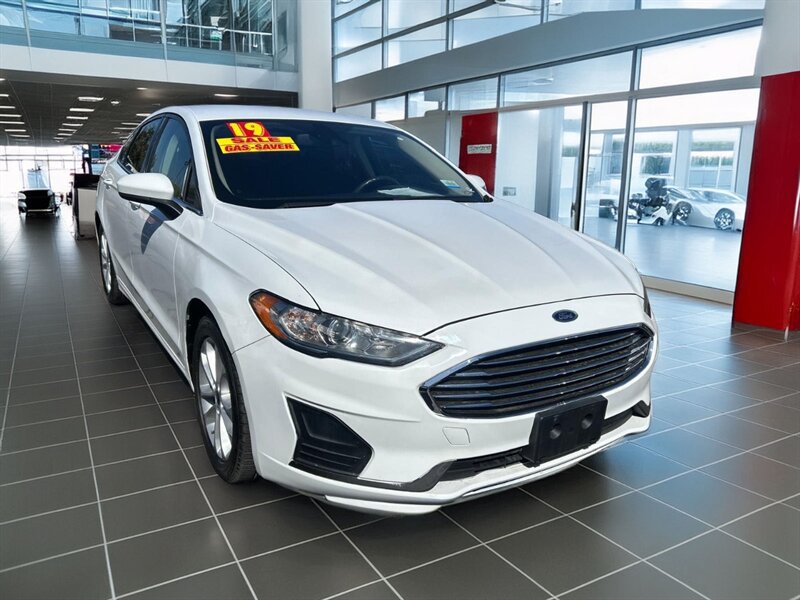 Used 2019 Ford Fusion SE FWD image 1