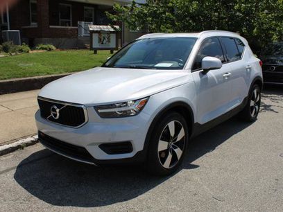 Used 2020 Volvo XC40 T5 Momentum w/ Protection Package