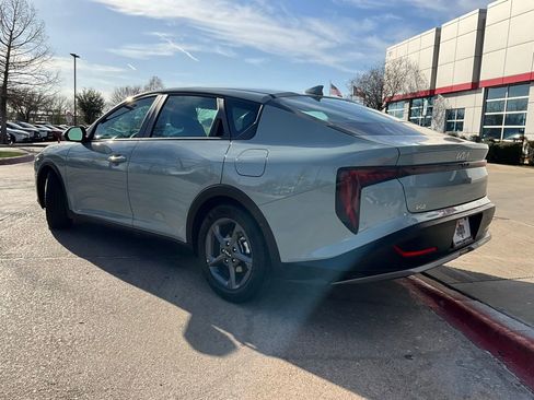 Used 2025 Kia K4 LXS image 8