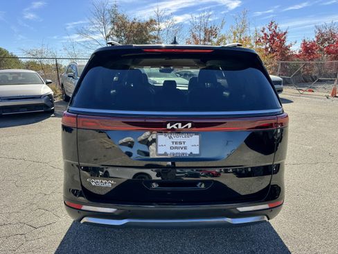 Certified 2024 Kia Carnival SX image 6